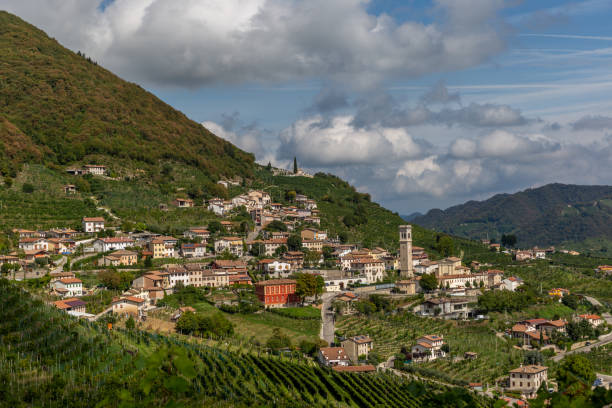 istock Valdobbiadene hills 1423621569