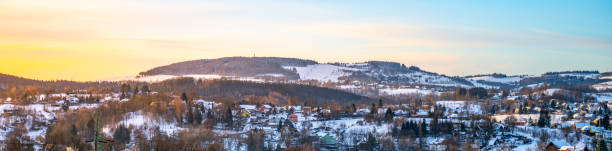 javornik mountain with ski slope in winter time - czech republic ski winter skiing imagens e fotografias de stock