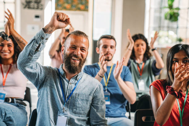 istock People are applauding during a conference 1423632988