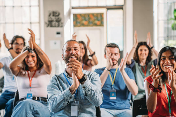 istock People are applauding during a conference 1423632992