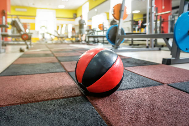istock Training medicine ball to get better core strength and stability 1423644618