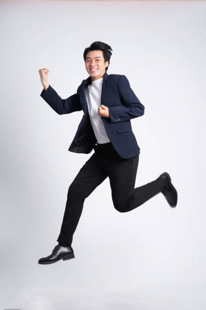 istock Young business man wearing a suit posing on a white background 1423646307