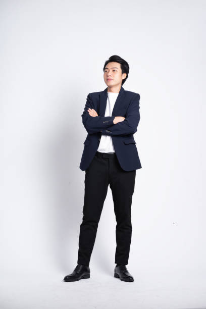 istock Young business man wearing a suit posing on a white background 1423646311