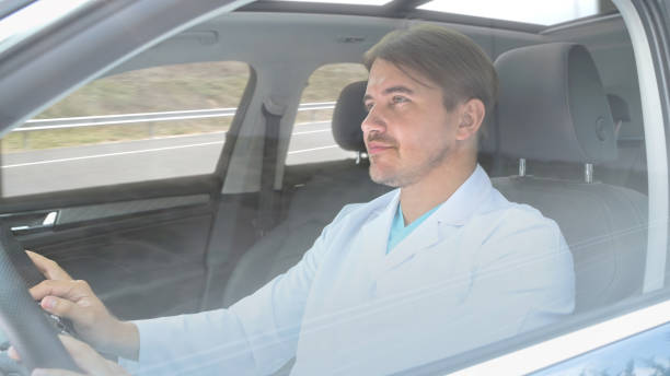 istock Veterinarian Car Driving 1423666210