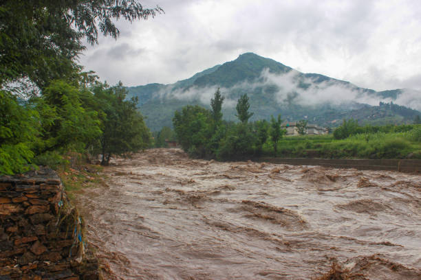 heavy flood 2022 - valley storm thunderstorm mountain imagens e fotografias de stock