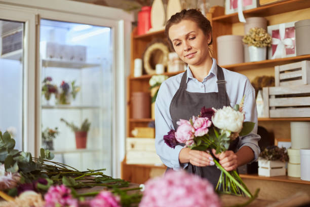 istock Florist arranging flowers for pink tender bouquet 1423809213