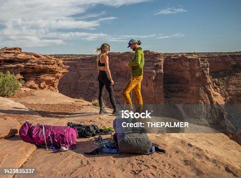 istock Young couple preparing the ropes for high-lining/slacklines 1423835337
