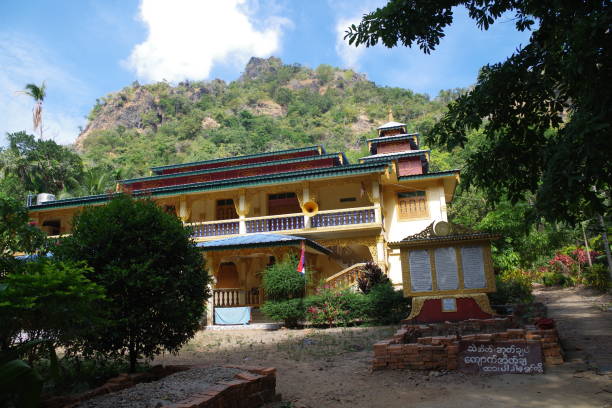 istock Zwe Kabin Mountain in Hpa-An 1423842119