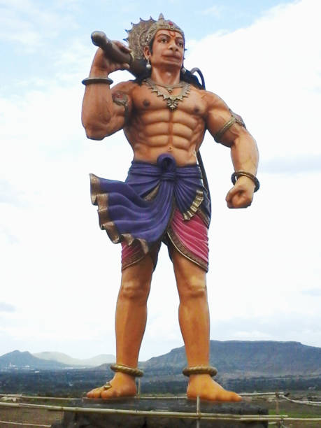 hanuman statue at samarth shrushti, sajjangad rd, satara, maharashtra, indien - hanuman stock-fotos und bilder