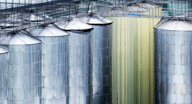 ビール発酵タンクまたは醸造プラント - storage tank oil industry merchandise storage compartment ストックフォトと画像