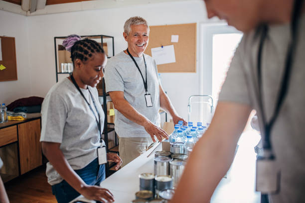 istock Volunteers working for charity 1423928162