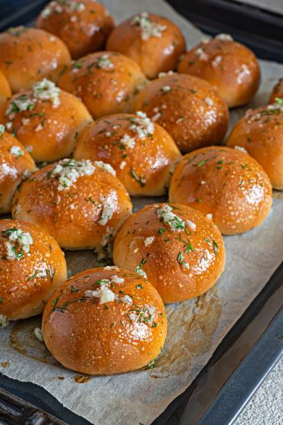 istock Freshly baked buns (pampushki) with garlic and dill for the first course (soup) on a baking tray. National Ukrainian dish, food. Selective focus. 1423958477