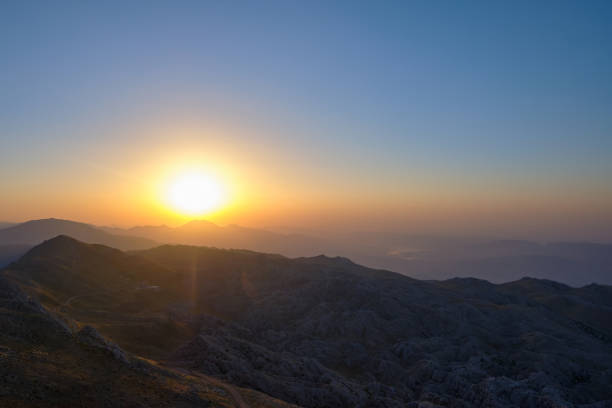 istock Scenic view of sunrise in a mountainside 1423966658