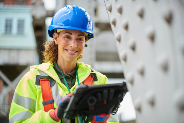 ritratto ingegnere civile femminile - safety people equipment architect foto e immagini stock