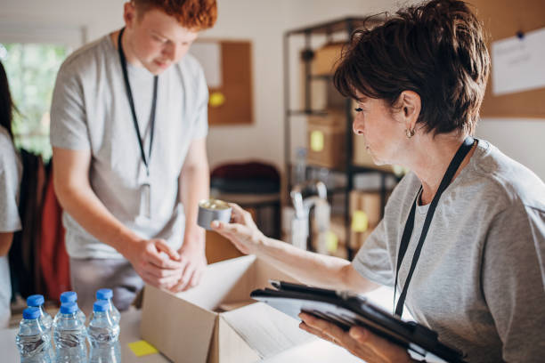 istock Volunteers working for charity 1423976709