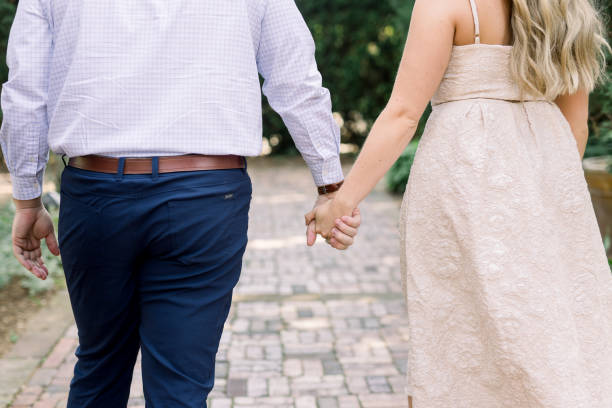 istock An engaged couple holding hands 1423976852