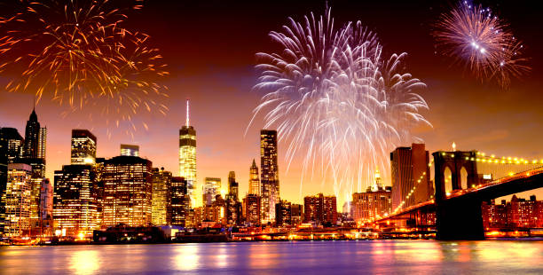 Fireworks over Brooklyn Bridge and One World Trade Center. Fireworks over Lower Manhattan, New York City, USA. new years eve new york stock pictures, royalty-free photos & images