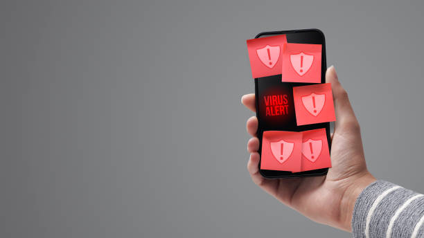 istock Virus warning on the smartphone 1423985227
