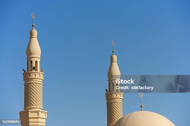 Architektoniczne Szczegóły Meczet W Dubaju Minaretami - zdjęcia stockowe i więcej obrazów Arabia