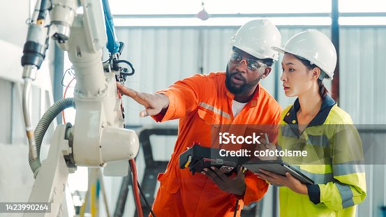istock Diversity Professional Engineer training and discussing in Robot Development Plant 1423990264
