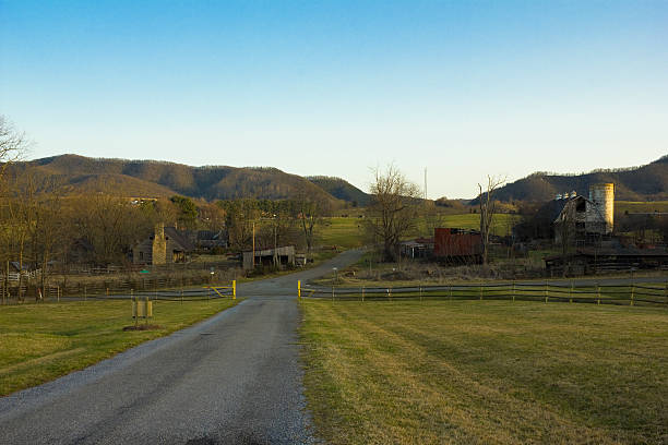 istock Virginia Country Road 142399047