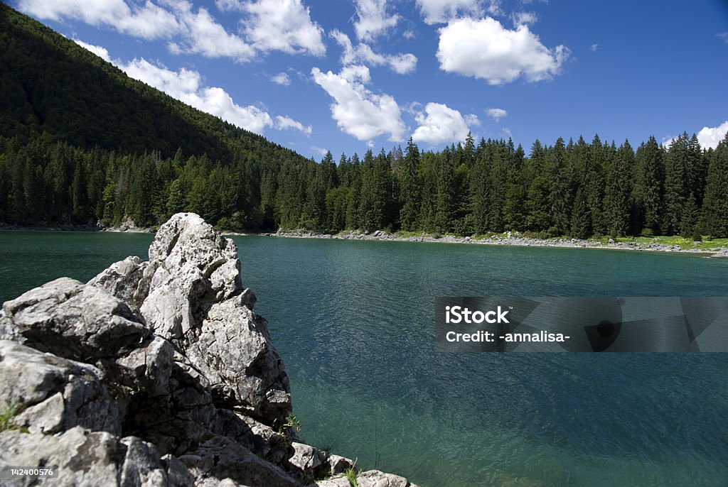 Озеро в Fusine, Европейские Альпы - Стоковые фото Без людей роялти-фри