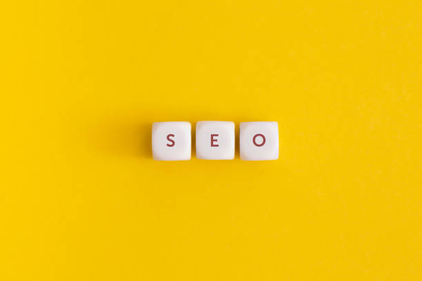 istock The word seo on yellow background.  Top view. Flat lay. 1424006741