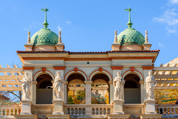 galería del bazar del jardín del castillo (varkert bazar) en el palacio real de buda en budapest, hungría - street royal palace of buda budapest hungary fotografías e imágenes de stock