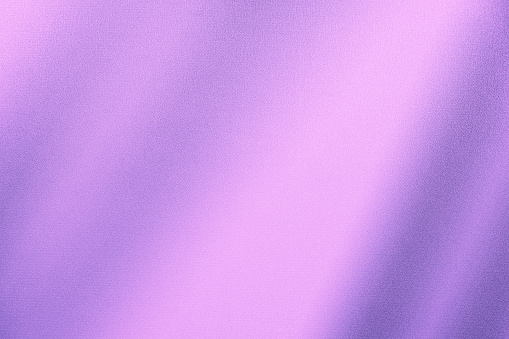 Tejido satinado de seda púrpura rosa pálido claro. Lila lavanda abstracto elegante fondo con espacio para el diseño. Degradado de color. Lineas. photo