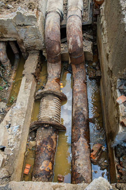 istock Old leaky pipes in the pit. Preparation for pipe replacement 1424052420