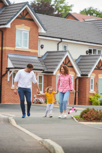 istock family walking through the housing development 1424081118