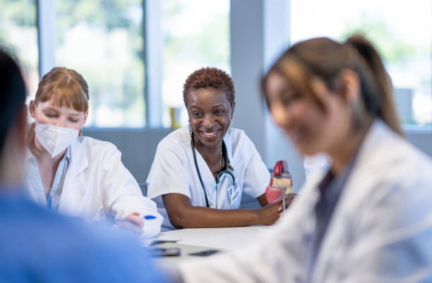 istock Clinical team meeting 1424099638