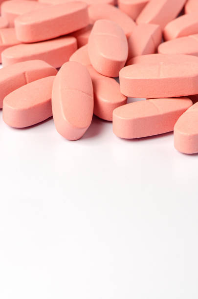 istock Pink calcium tablets on a white background. Copy space. 1424162523