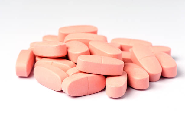 istock Pink calcium tablets on a white background. Copy space. 1424162529