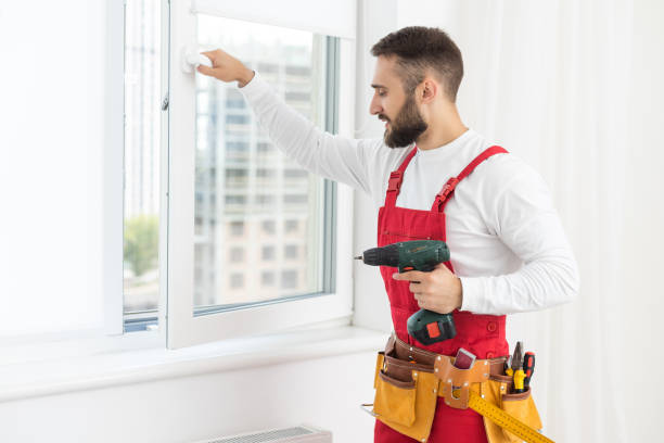 istock the master repairs the plastic window, warranty claim 1424187197