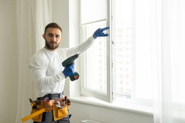 istock the master repairs the plastic window, warranty claim 1424188208