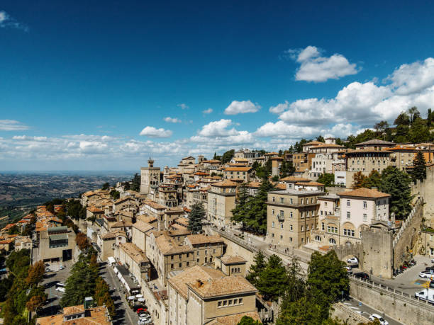 サンマリノ、ヨーロッパの航空写真 - republic of san marino ストックフォトと画像