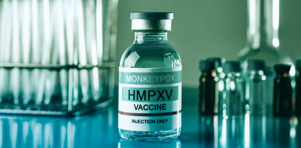frasco simulado da vacina monkeypox, formato de banner - 13520 - fotografias e filmes do acervo