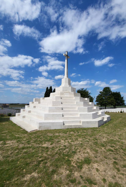 кладбище и мемориал военных захоронений содружества тайн кот - flanders war grave war memorial стоковые фото и изображения