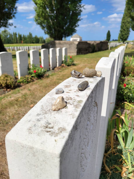 tyne cot commonwealth war graves cemetery and memorial - flanders war grave war memorial imagens e fotografias de stock