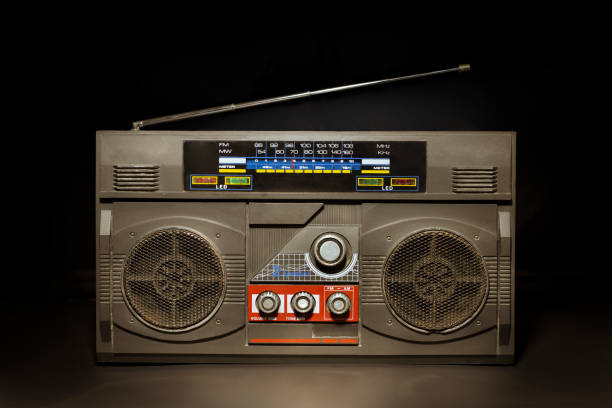 istock Vintage radio 1424292069