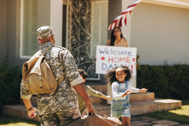 istock Welcoming daddy from the army 1424301636