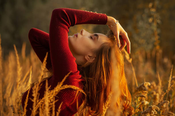 istock sad autumn girl 1424311014
