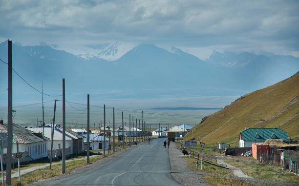 istock Sary-Tash village 1424315044