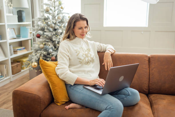 istock Christmas shopping from home 1424329588
