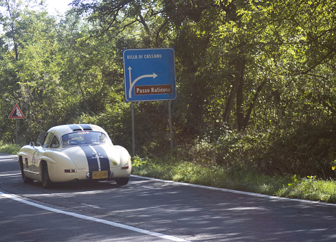 Nuvolari Historic Cars Grand Prix, Provincial Road n 7, Italy, September 16, 2022.\nNuvolari Grand Prix a regularity car competition, reserved for vintage cars, from 15 to 18 September 2022, with start and finish in Mantua in Italy that crosses the cities of Parma, Pisa, Siena, Arezzo, Rimini and Ferrara.\nThese photos were taken on the Provincial Road 7 Valle dell'Idice between Emilia Romagna and Tuscany