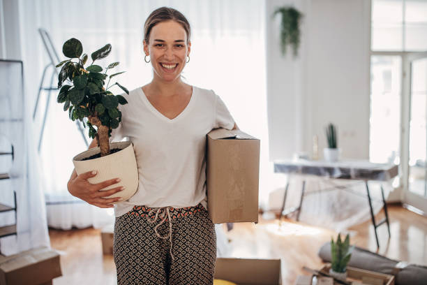 istock Moving in new apartment 1424337593