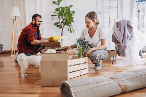 istock Couple unpacking in new home 1424359690