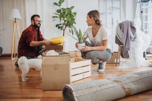 istock Couple unpacking in new home 1424359704