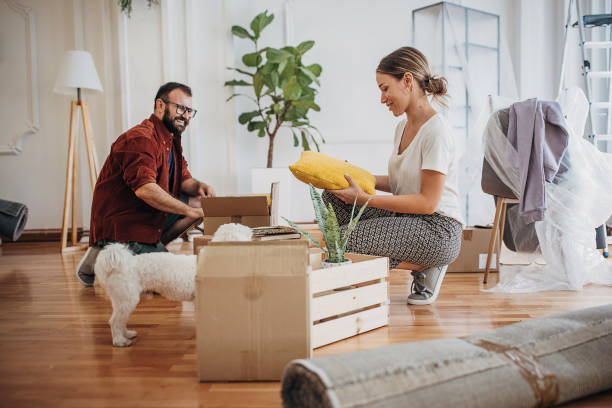 istock Couple unpacking in new home 1424359722